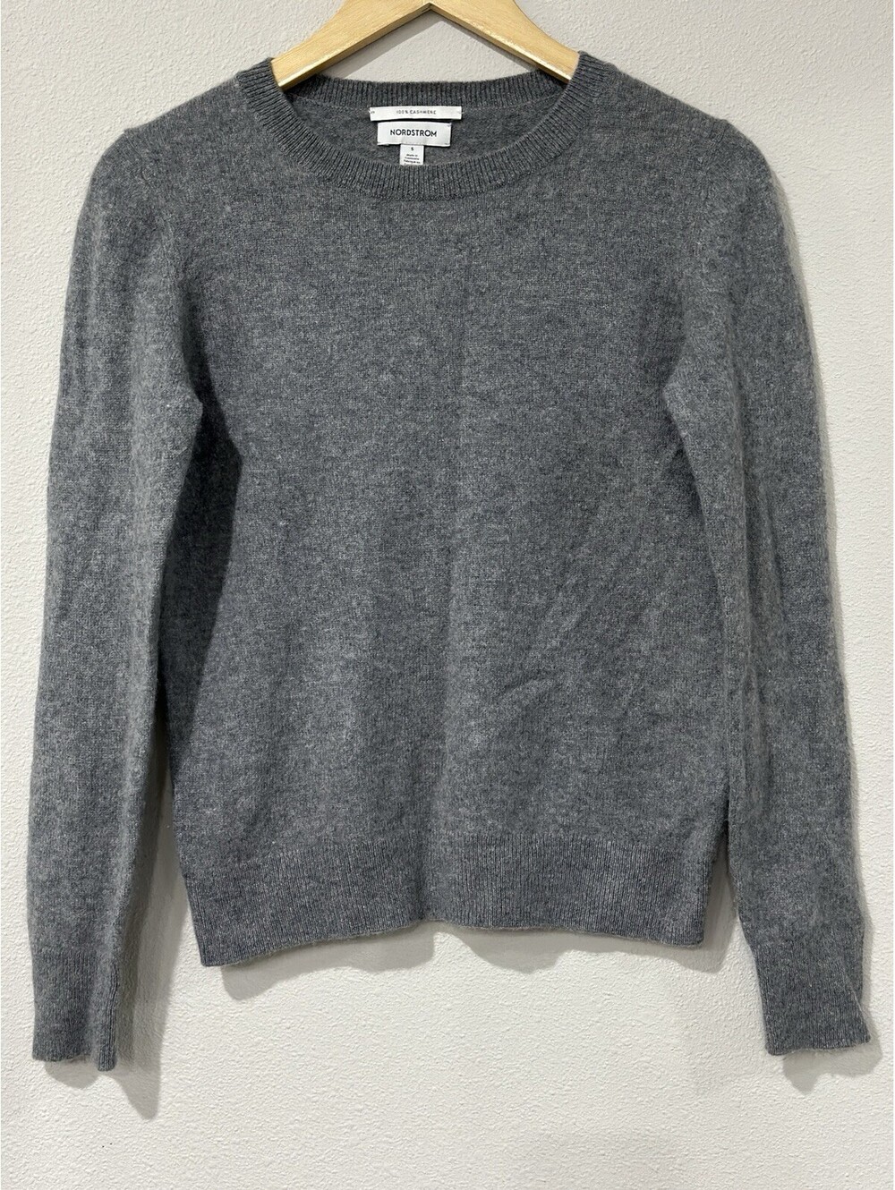 Nordstrom Essential 100% Cashmere Crewneck Sweater Size Small EUC Soft Cozy Gray